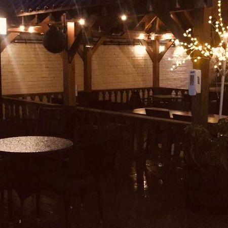 Отель The Kings Head Лаут Экстерьер фото