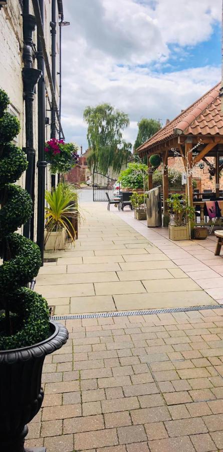 Отель The Kings Head Лаут Экстерьер фото