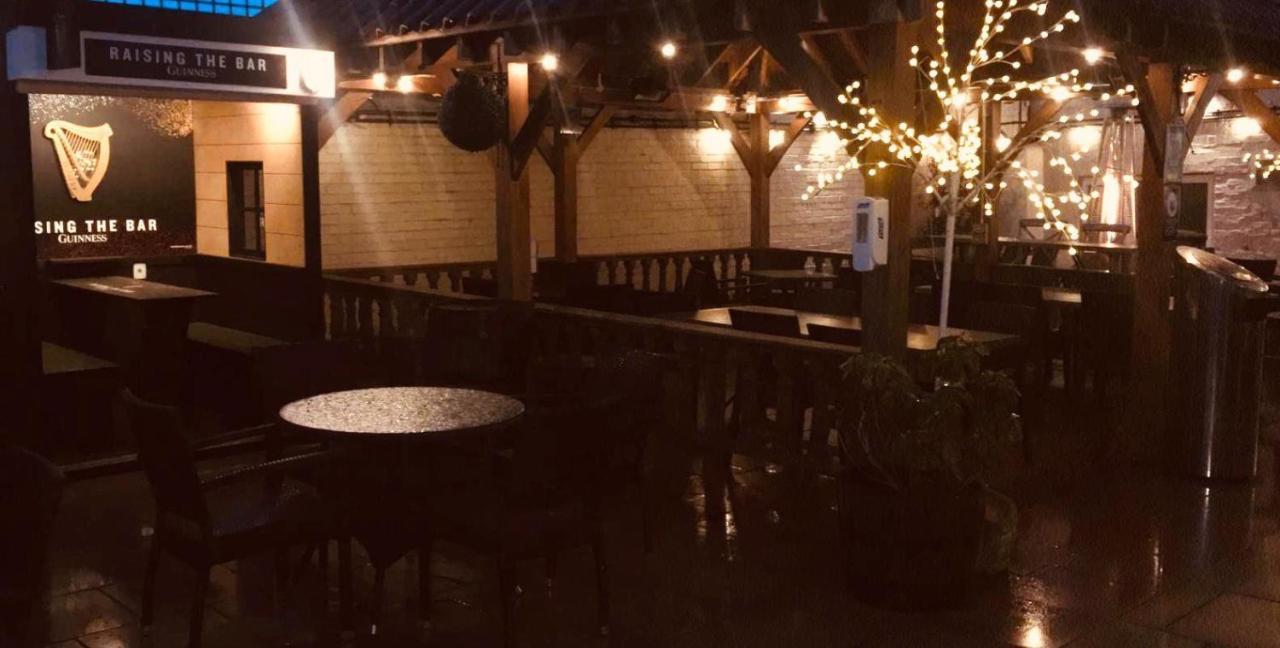 Отель The Kings Head Лаут Экстерьер фото