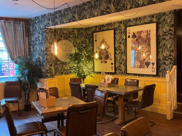 Отель The Kings Head Лаут Экстерьер фото