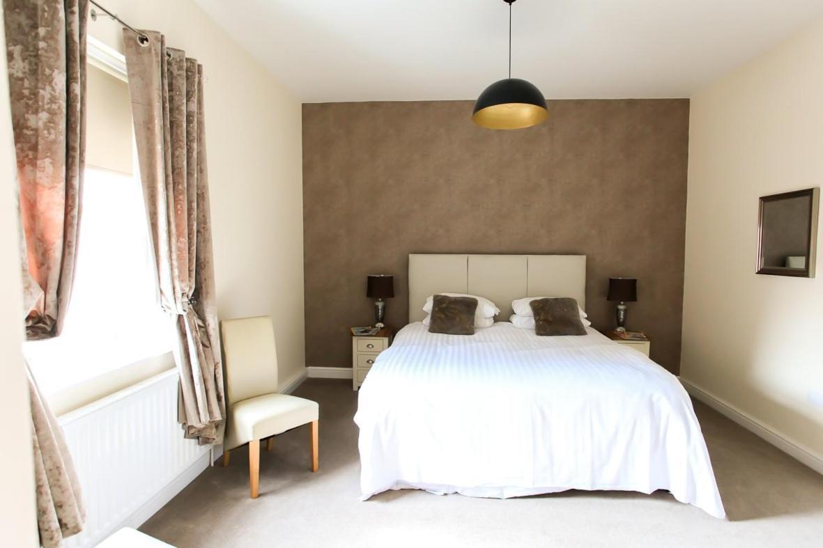 Отель The Kings Head Лаут Экстерьер фото